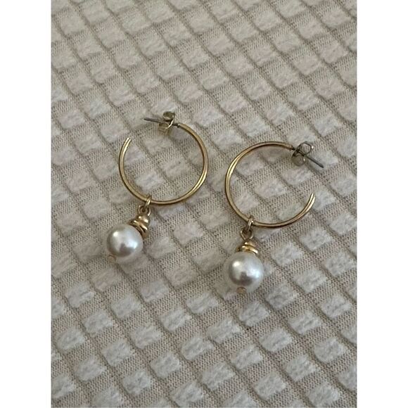 Earrings   - Picture 1 of 3